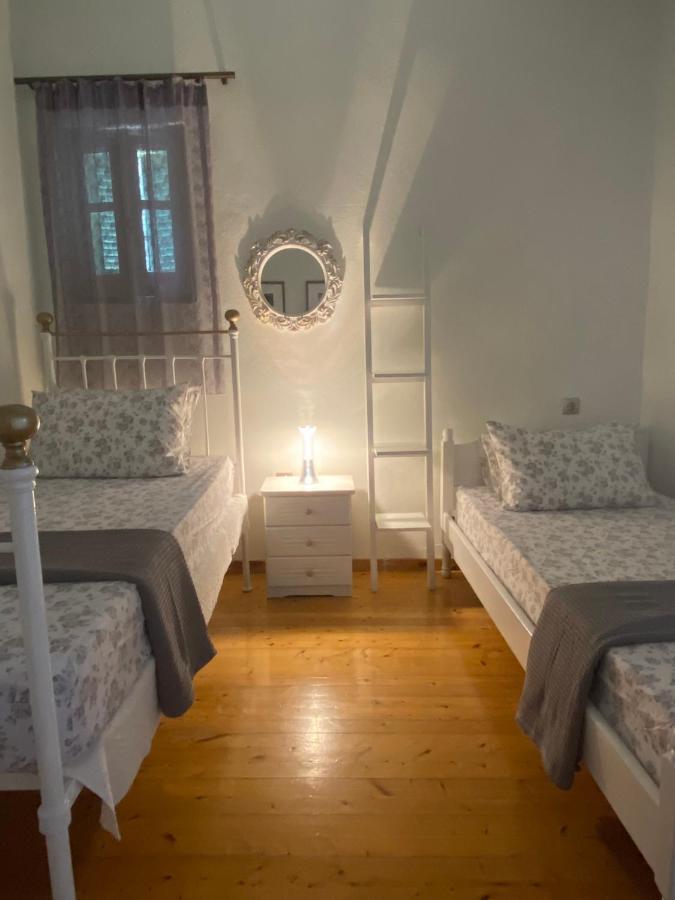 Siora Nina Charming Stone House Near Agios Gordios Villa Szinarádesz Kültér fotó